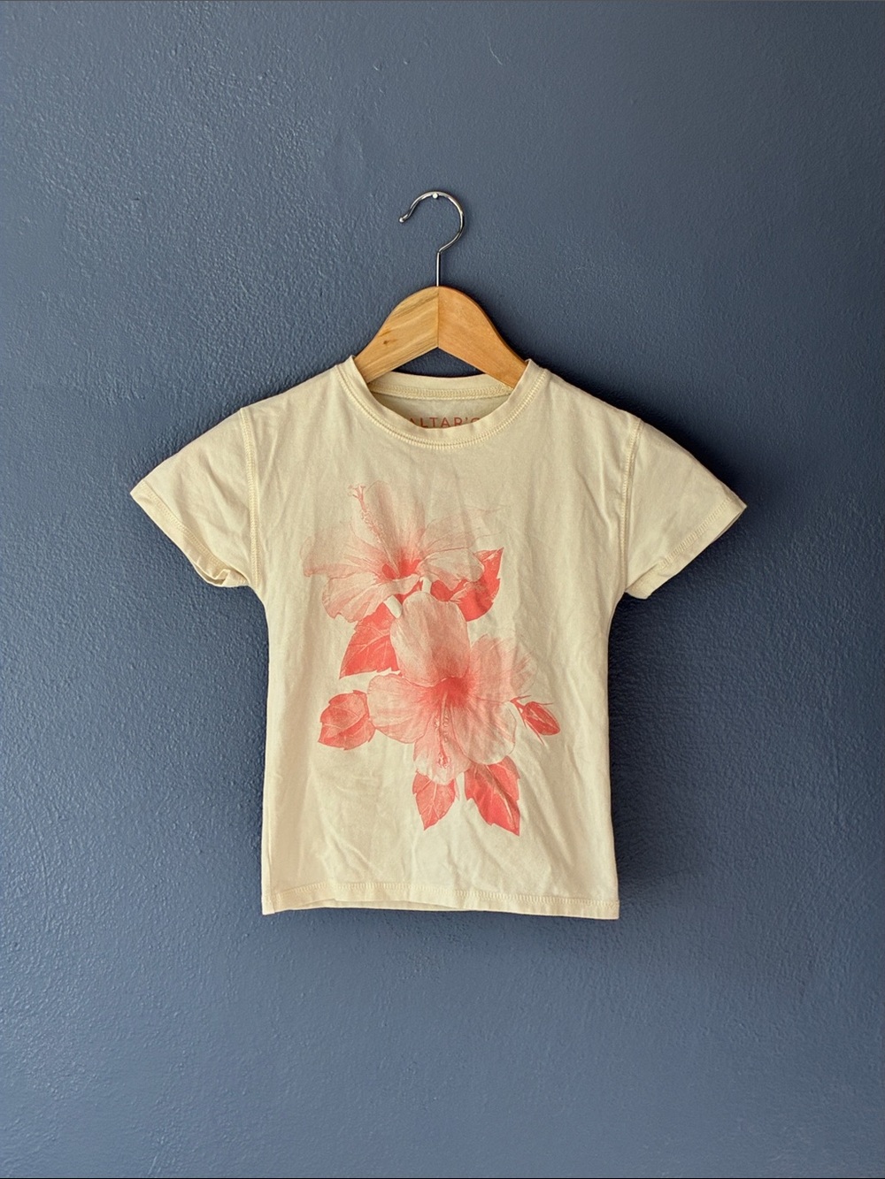 Altar’d State Cream Floral Graphic Baby Tee With Coral Blooms Small